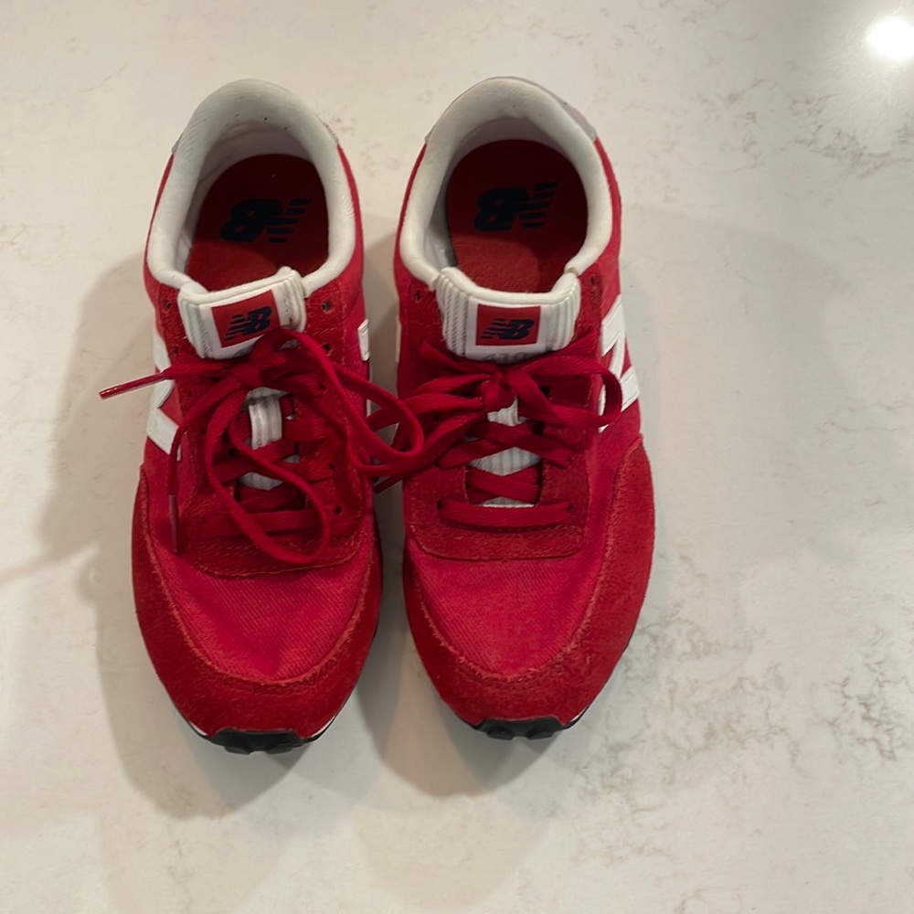 EUC Womens dark red new balance 410 tennis shoes